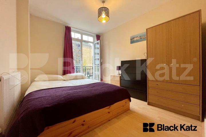 Superbly Located Two Double Bedroomed Apartment By Tabard Gardens Tabard street, London Bridge